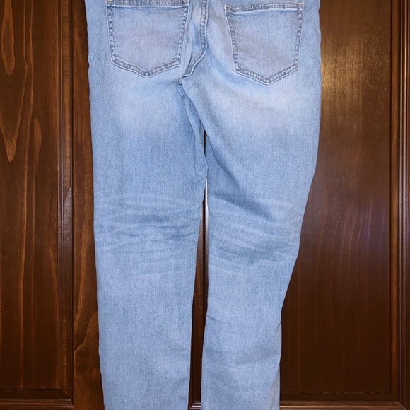 Women’s Gap girlfriend jeans - Picture 2 of 8